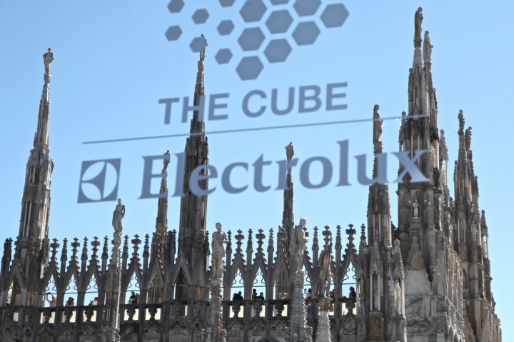 Cube-Electrolux-Milan-Silencio-Hotel-Luxe-transparence