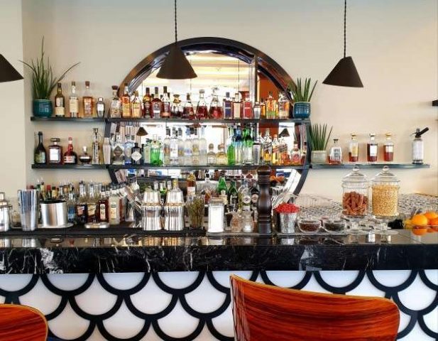 bar-roches-blanches-hotel-cassis-silencio